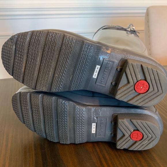 Hunter rain boots - Women’s size 6, gray gloss. - Picture 4 of 7